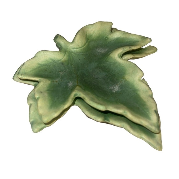 Vintage Delicate Green Nested Stacked Hand Painted Ceramic Leaves - Picture 4 of 7